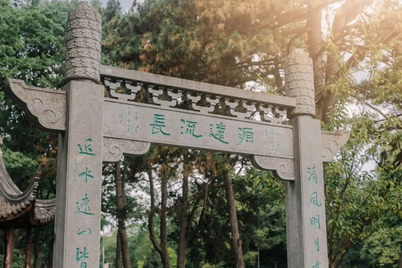 电商ERP软件光盘与云端系统在物流追踪场景中的性能对比